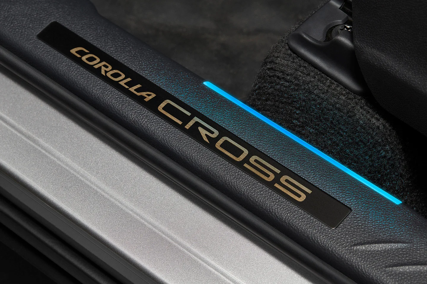 Pisa alfombra iluminado Corolla Cross Toyota Corolla